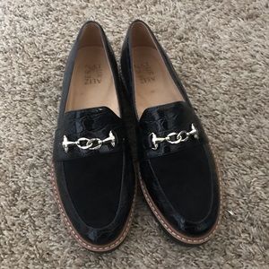 Naturalizer black loafers snake skin